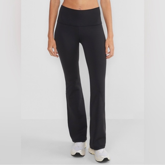 Aritzia Golden BUTTER Cheeky Hi-Rise Flare Legging Sz 10 - Picture 3 of 12